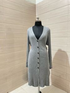 Pintresty new with tag 🏷️ Elegant Knit Button-Dow