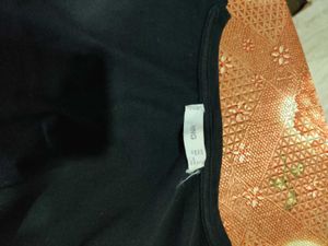 V-Neck Tshirt Black