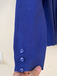 Absolutely gorgeous round neck woolen top