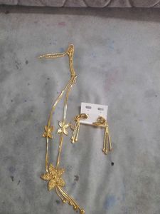 Elegant Gold Necklace Set