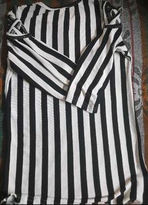 (6)Bundle of Cute T Shirt S- With 🎁