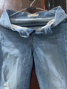 Levi&#39;s Light Wash Jeans