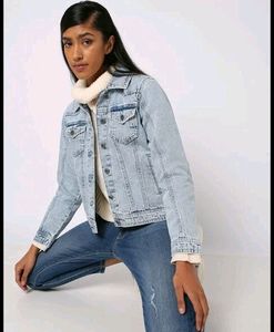 📢OFFER‼️Stylish Blue Denim Jacket‼️