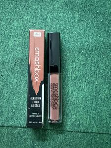 SMASHBOX Matte Liquid Lipstick “stepping Out”