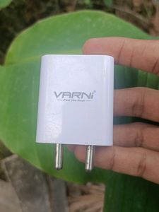 VARNI Travel Adapter 2.4V