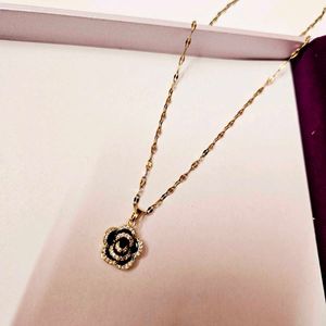 Elegant Black Rose Pendant Necklace Gold