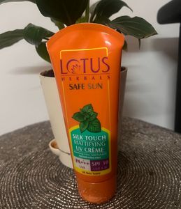 Lotus Herbals Safe Sun SPF 50