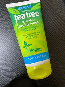 Tea Tree Exfoliating Facial Wash