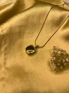Gold Pendant Necklace