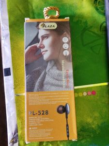 Plaza Headphones Standerd Quality. 1pec