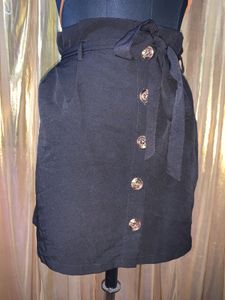 Chic Black Skirt