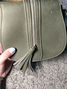 Beautiful Olivia Colour Sling Bag 💚💚💚