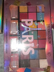 PARIS EYESHADOW/ HIGHLIGHTER/ BLUSHER