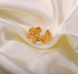 Textured flower bunch ring PVD anti tarnish