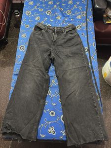 Loose fit distressed denim pant
