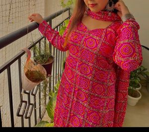 Beautiful Badhani Kurti With Dupatta
