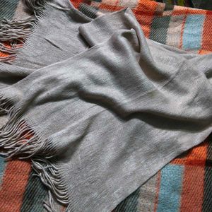 Neutral scarf with fringe