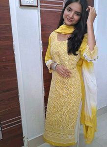 Yellow emboidered kurta set🌺