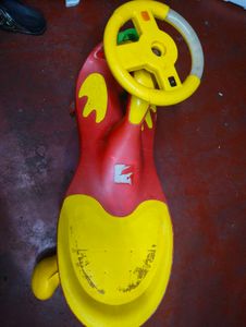 Kids Ride-On Wiggle Car