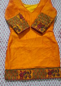mustard and orange mix short kurti with scrunchie