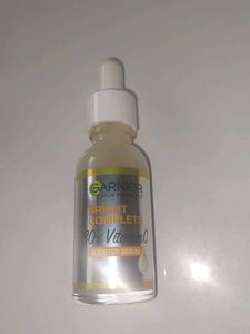 Vit C Serum Garnier.