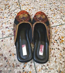Ethenic Embroidery Juti For Women