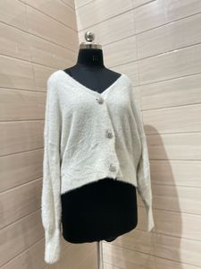 H&amp;M Pintresty 🌸Fluffy White Cardigan