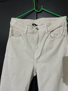 H&amp;M White Flared Jeans 🤍