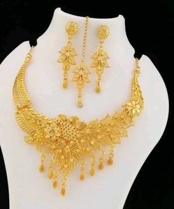 Golden Floral Necklace Set