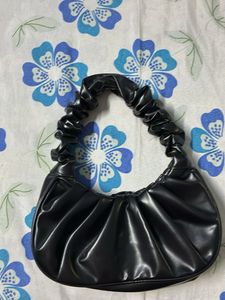 Chic Black Handbag