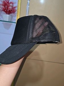 UNISEX BLACK CAP