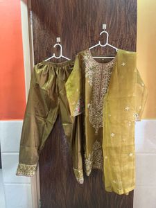 M Size Pakistani Organza Kurta Set For Women