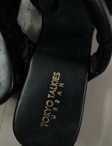 New Tokyo Talking Not Used Black Puffer Wedges