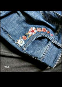 High waist Floral Embroidered Denim Jeans