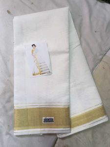 Elegant White &amp; Gold Kerala Saree
