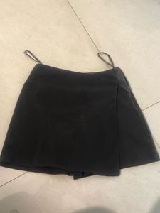 Chic Black Mini Skort xs-s