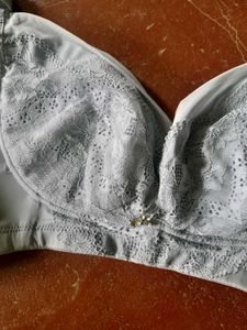 Bra 85D