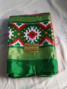 Red &amp; Green Patterned Saree
