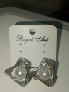 Royal Art Pearl Earrings