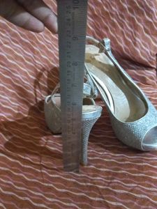 SILVER GLITTER HEELS