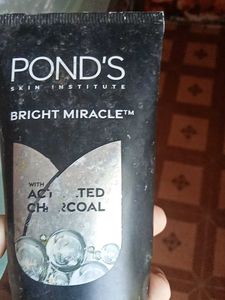 Pond&#39;s Detox Facewash