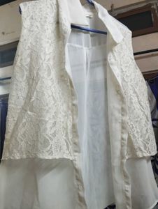 WHITE LACE TOP  💮