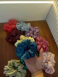 Bundel Of 10 Big Scrunchies