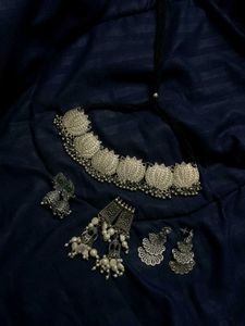 Silver Tone Necklace &amp; Earring Set 3 earrings