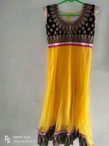 Yellow 🟡 Net Soft Gawn With Lace And Velvet