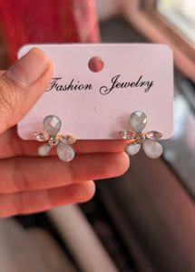 It&#39;s A New Earrings With Good Quality.