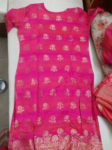Pink Floral Print Kurta Set With Pant