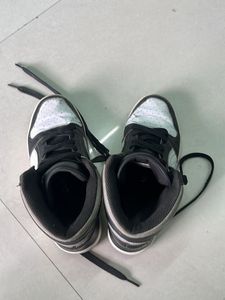 Puma Men Black &amp; White Mid-Top Sneakers