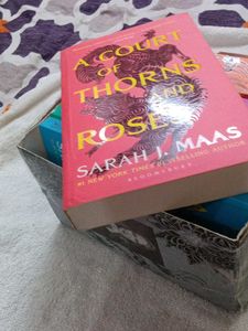 A Court Of Thorns And  Roses