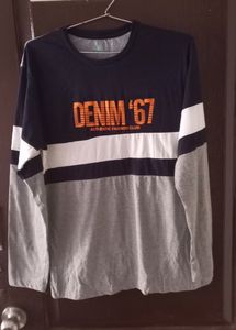 DENIM T SHIRT IN SUPER CONDITION